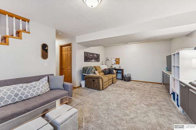 5306 S 190th Terrace, Omaha, NE 68135