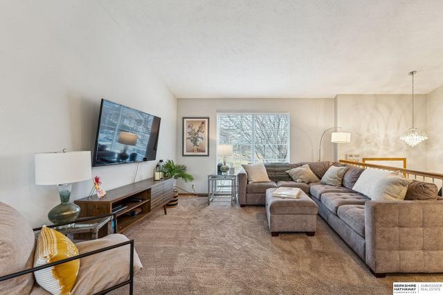 5306 S 190th Terrace, Omaha, NE 68135