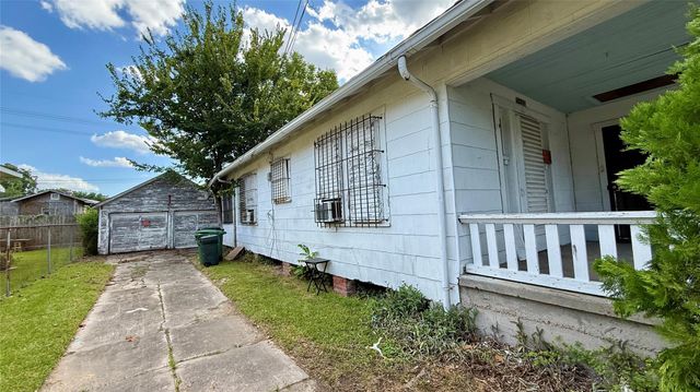 6722 Avenue E, Houston, TX 77011