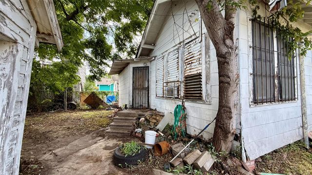 6722 Avenue E, Houston, TX 77011