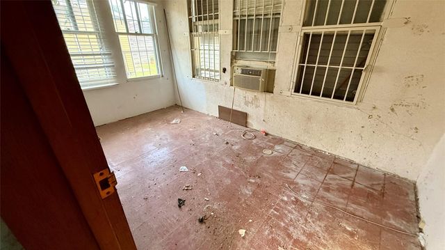 6722 Avenue E, Houston, TX 77011