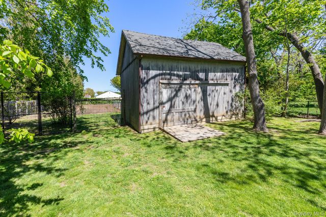 1220 Youngs Avenue, Southold, NY 11971