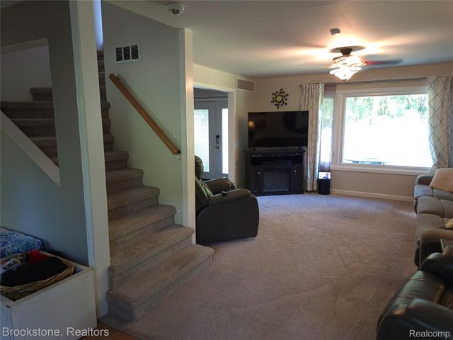 4890 Whipple Lake Road, Independence Charter Township, MI 48348