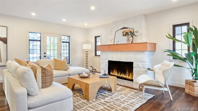 18 Lakeside Drive, New Rochelle, NY 10801