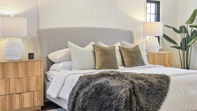 18 Lakeside Drive, New Rochelle, NY 10801