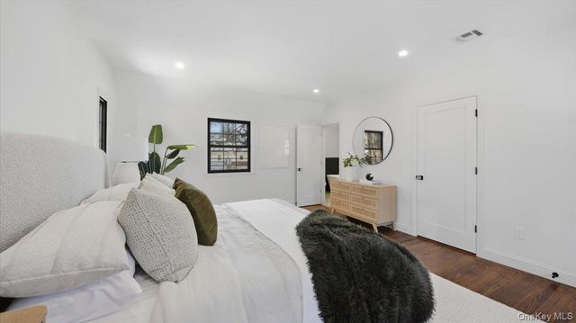 18 Lakeside Drive, New Rochelle, NY 10801