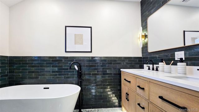 18 Lakeside Drive, New Rochelle, NY 10801