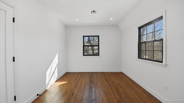 18 Lakeside Drive, New Rochelle, NY 10801