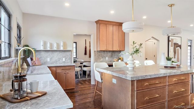 18 Lakeside Drive, New Rochelle, NY 10801