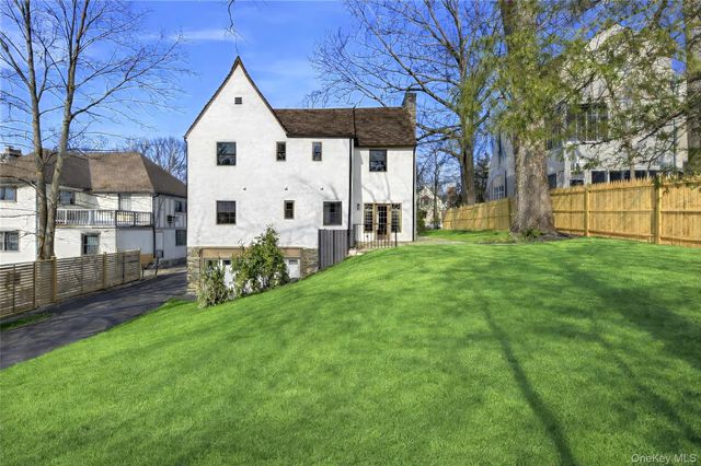 18 Lakeside Drive, New Rochelle, NY 10801