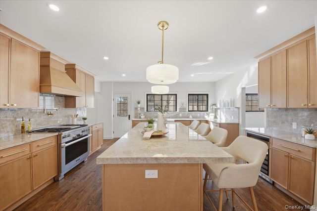 18 Lakeside Drive, New Rochelle, NY 10801