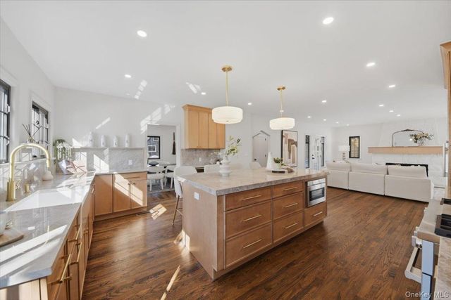 18 Lakeside Drive, New Rochelle, NY 10801