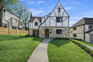 18 Lakeside Drive, New Rochelle, NY 10801