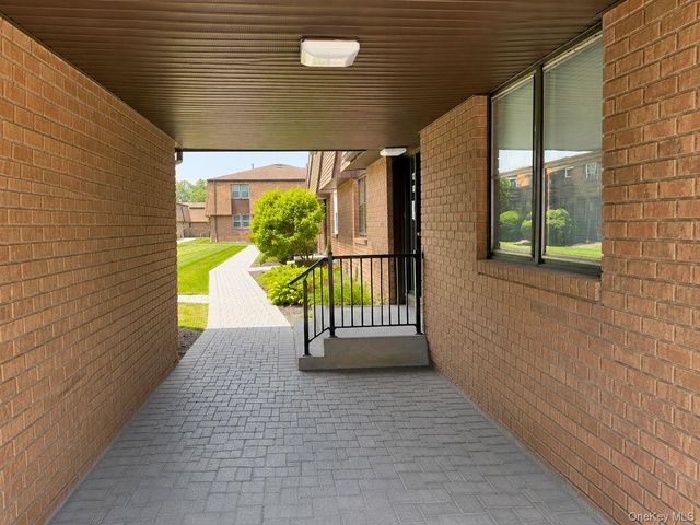 124 New Holland Village, Nanuet, NY 10954