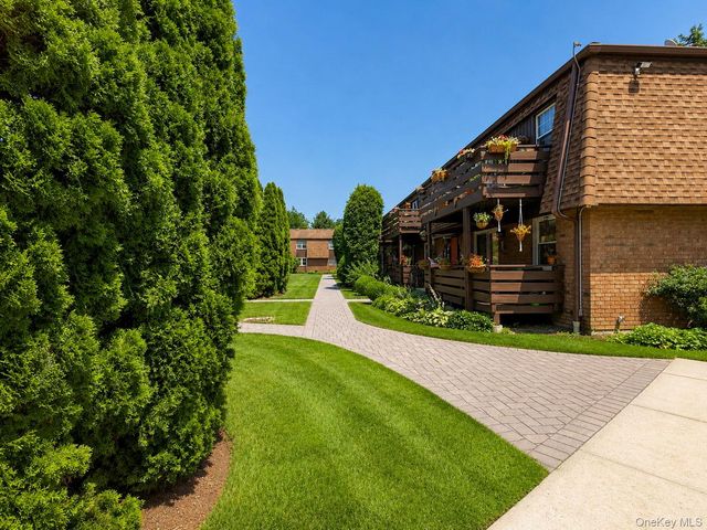 124 New Holland Village, Nanuet, NY 10954