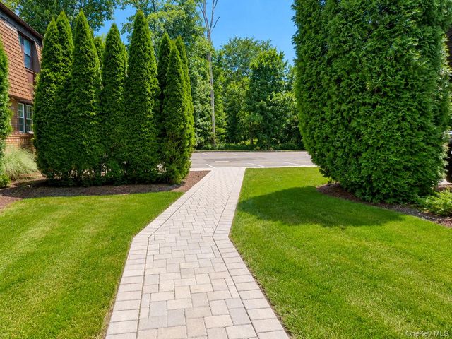 124 New Holland Village, Nanuet, NY 10954