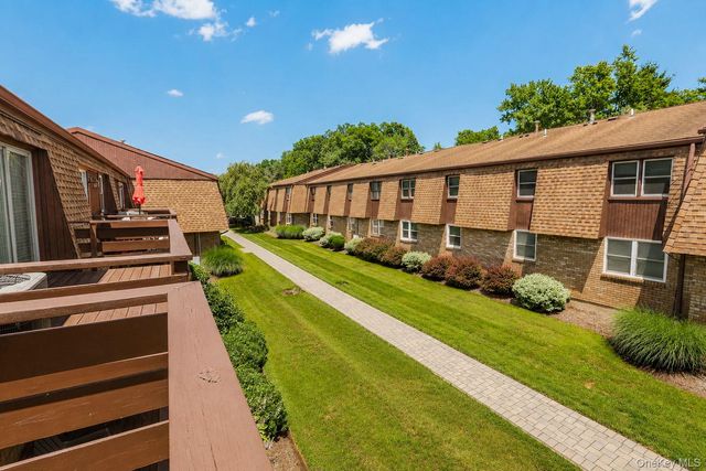 124 New Holland Village, Nanuet, NY 10954