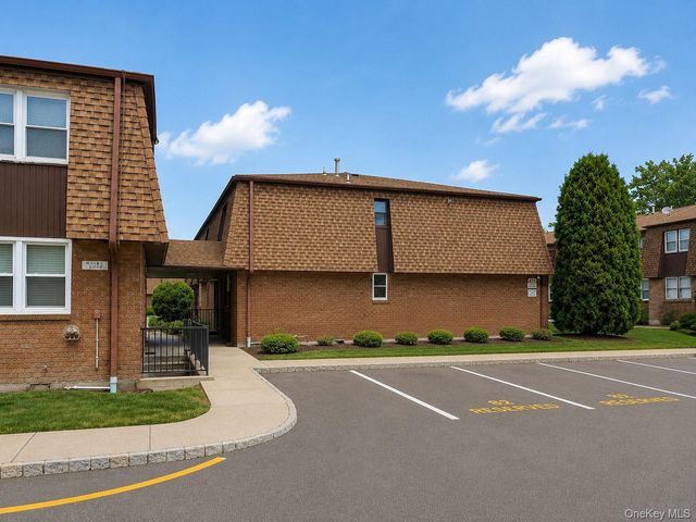 124 New Holland Village, Nanuet, NY 10954