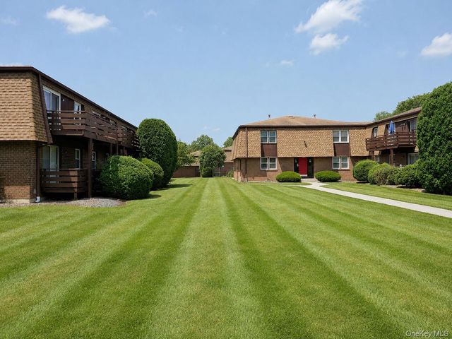 124 New Holland Village, Nanuet, NY 10954