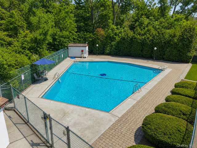 124 New Holland Village, Nanuet, NY 10954