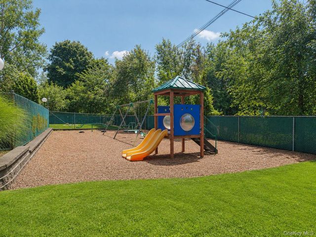 124 New Holland Village, Nanuet, NY 10954