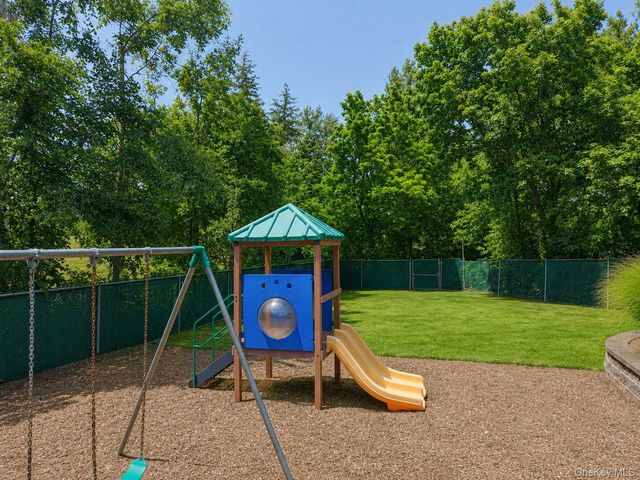 124 New Holland Village, Nanuet, NY 10954