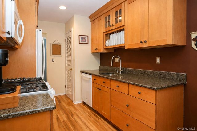 124 New Holland Village, Nanuet, NY 10954
