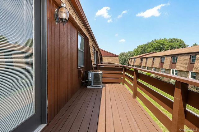 124 New Holland Village, Nanuet, NY 10954