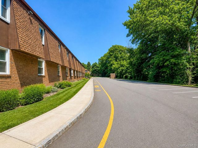 124 New Holland Village, Nanuet, NY 10954