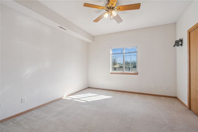 3036 Center Point Rd 203, Cedar Rapids, IA 52402