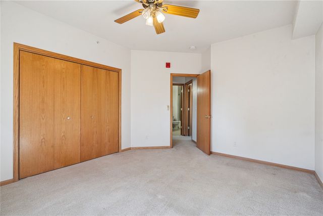 3036 Center Point Rd 203, Cedar Rapids, IA 52402