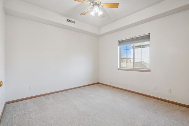 3036 Center Point Rd 203, Cedar Rapids, IA 52402