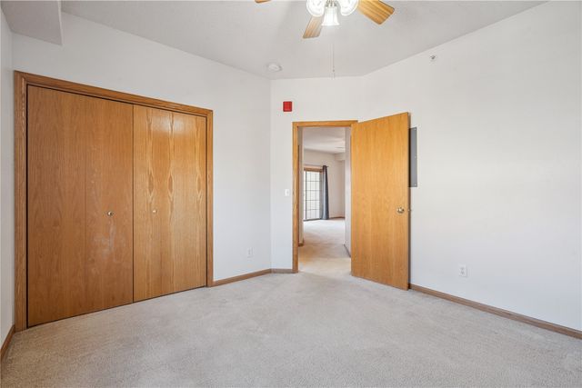 3036 Center Point Rd 203, Cedar Rapids, IA 52402