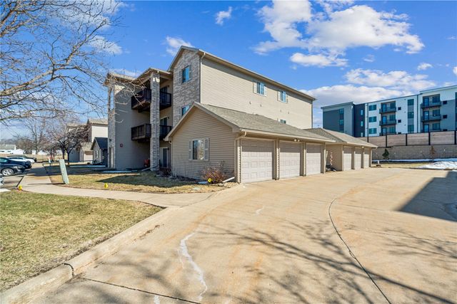 3036 Center Point Rd 203, Cedar Rapids, IA 52402