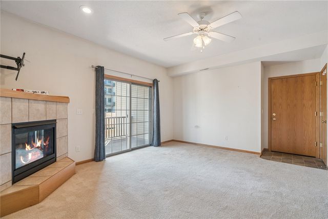 3036 Center Point Rd 203, Cedar Rapids, IA 52402