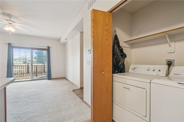 3036 Center Point Rd 203, Cedar Rapids, IA 52402