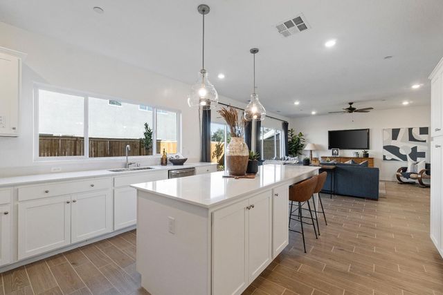 1059 Springtime Avenue, Clovis, CA 93619