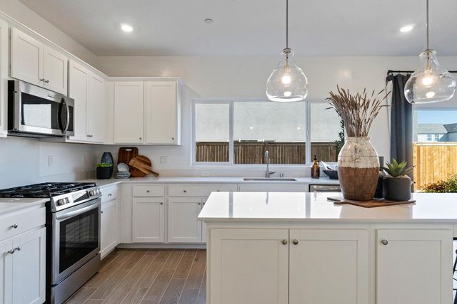 1059 Springtime Avenue, Clovis, CA 93619