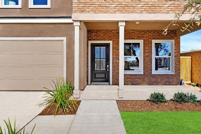 1059 Springtime Avenue, Clovis, CA 93619