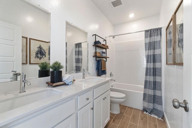 1059 Springtime Avenue, Clovis, CA 93619