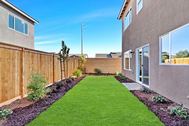 1059 Springtime Avenue, Clovis, CA 93619