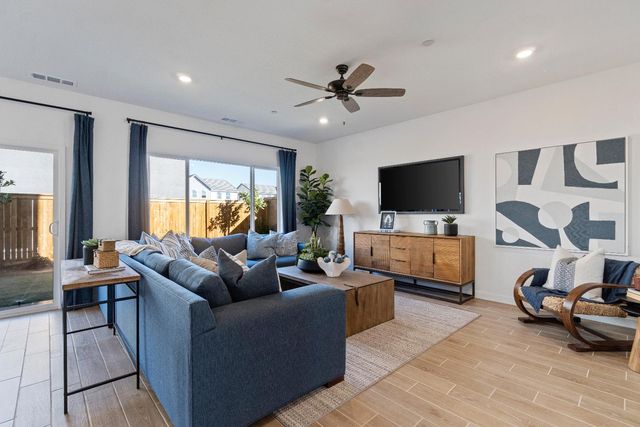 1059 Springtime Avenue, Clovis, CA 93619