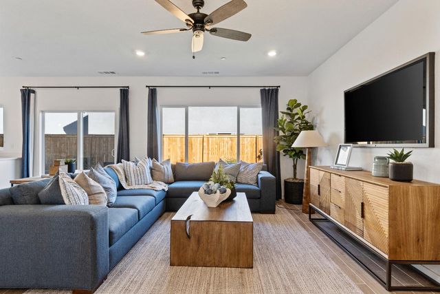 1059 Springtime Avenue, Clovis, CA 93619