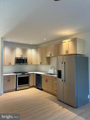 44 READING AVE, Trenton, NJ 08618