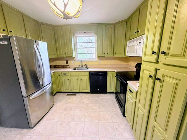 2130 Hampton Road, Wellford, SC 29385