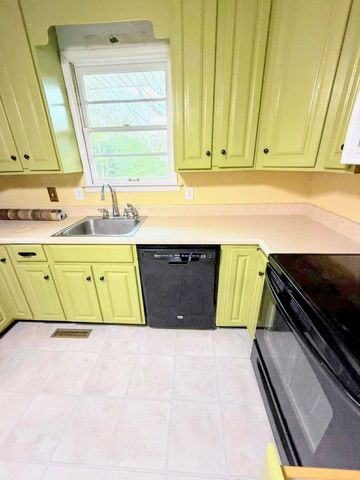 2130 Hampton Road, Wellford, SC 29385