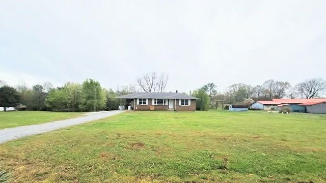2130 Hampton Road, Wellford, SC 29385