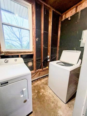 2130 Hampton Road, Wellford, SC 29385