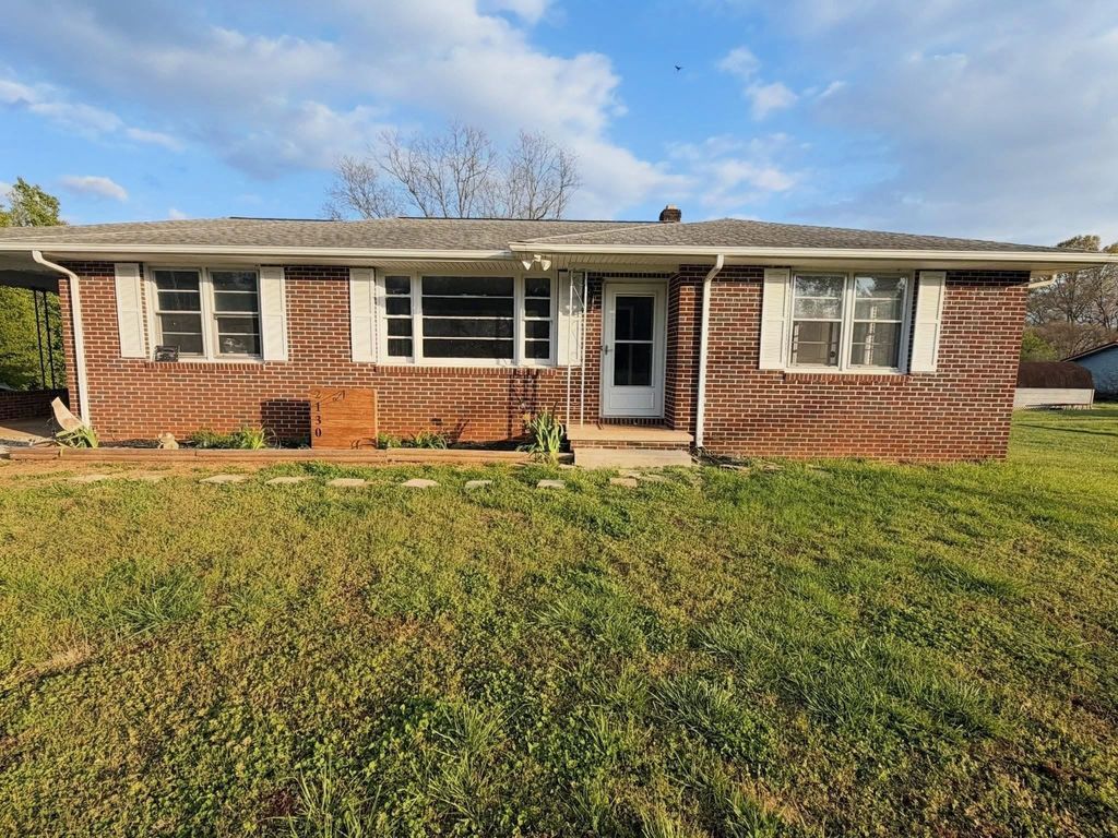 2130 Hampton Road, Wellford, SC 29385