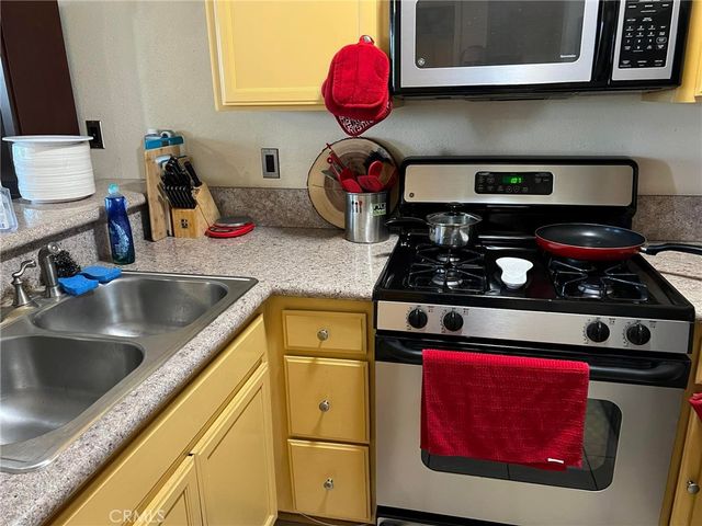 5325 Newcastle 330, Encino, CA 91316